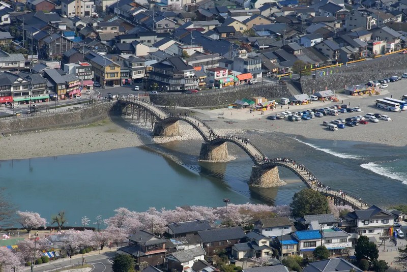 kintaikyo bridge in iwakuni from above