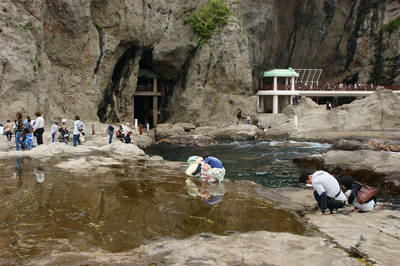 enoshima iwaya caves