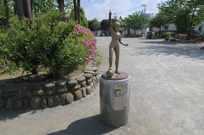 statue mark lenders tokyo