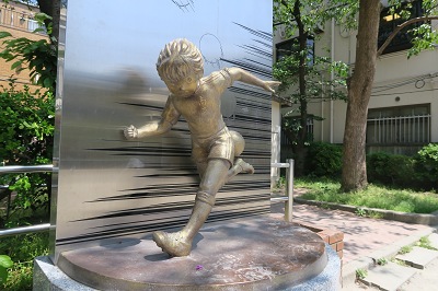 estatua de tsubasa oozora tokyo