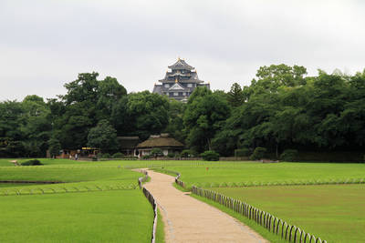 okayama castle from korakuen