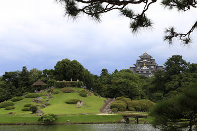 okayama castle from korakuen