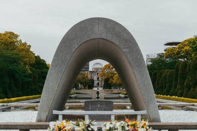 hiroshima peace park cenotaph