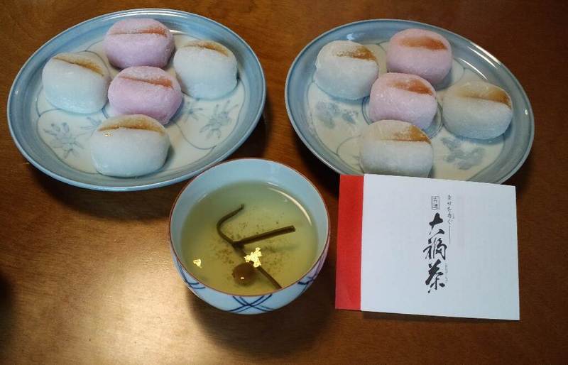 tea ofukucha and mochi japanese new year