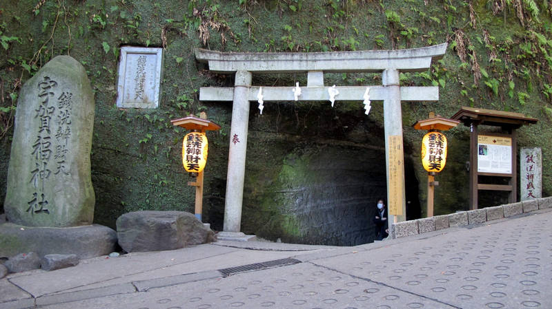 zeniarai benten shrine entrance