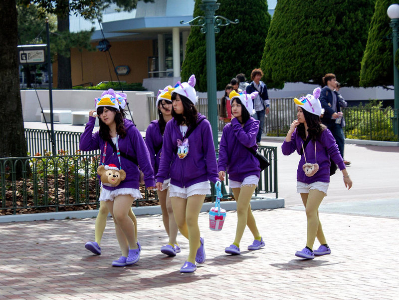 girls in tokyo disneyland
