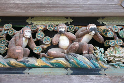 toshogu shrine monkeys in nikko