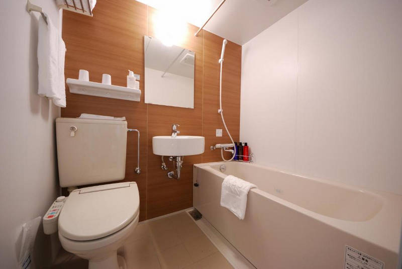 japanese business hotel bathroom