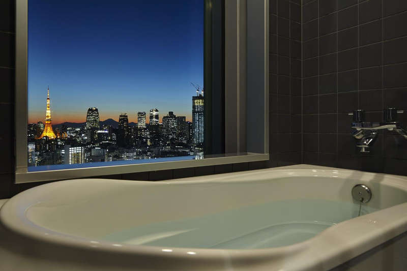 mitsui garden premier ginza vasca da bagno con vista panoramica