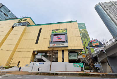 yellow building at Tokyo Dome