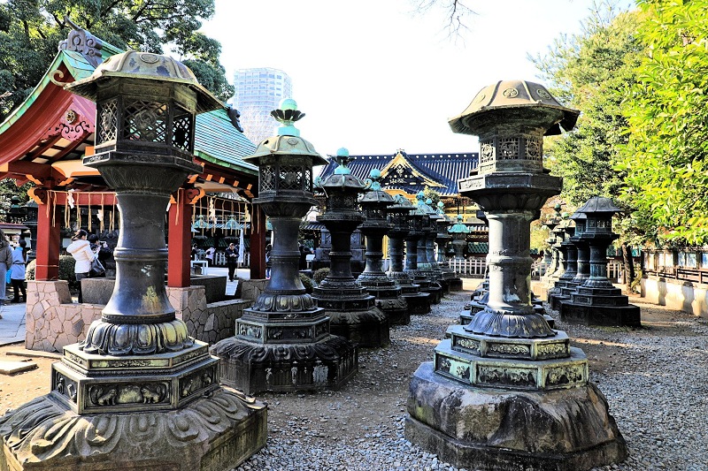 ueno toshogu shrine lanterns