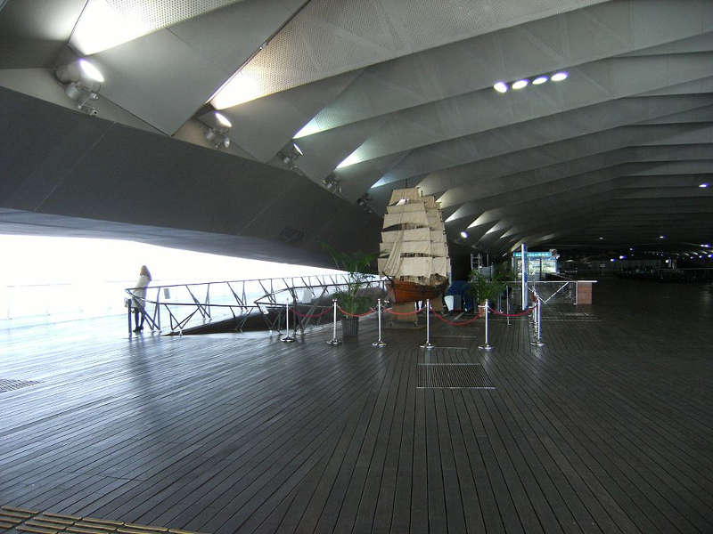 inside Ōsanbashipier